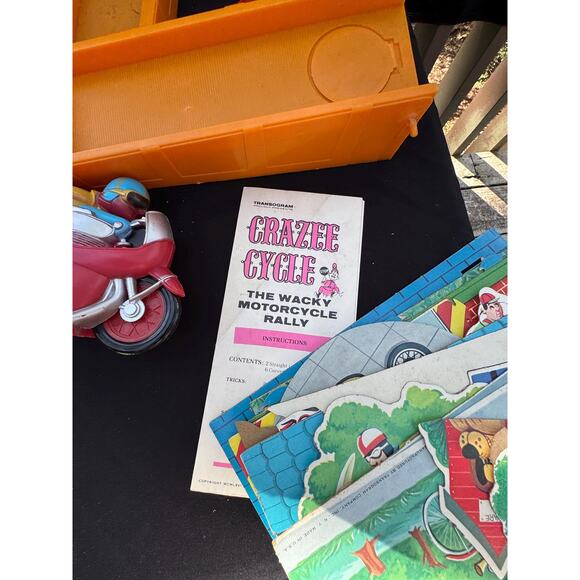Rare 1966 Transogram CRAZEE CYCLE WACKY Motorcycle Rally Game Set Original Box. - Picture 2 of 16